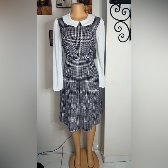 NWT CHECKERED LONG SLEEVE DRESS SIZE S.M - Picture 2 of 15
